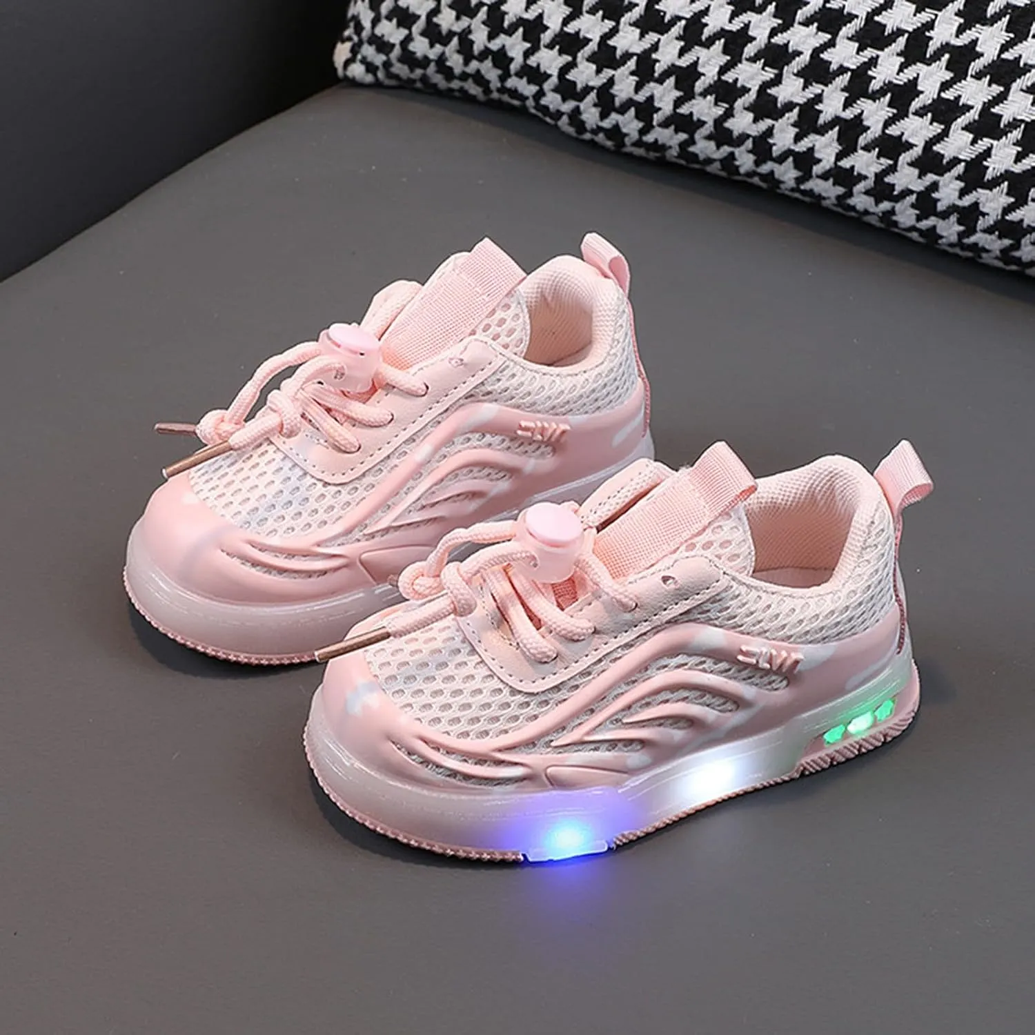 Kids Light Up Flat Sneakers Walking Running Breathable Shoes Children's Fashion Mesh Breathable Squeaky Flat Shoes